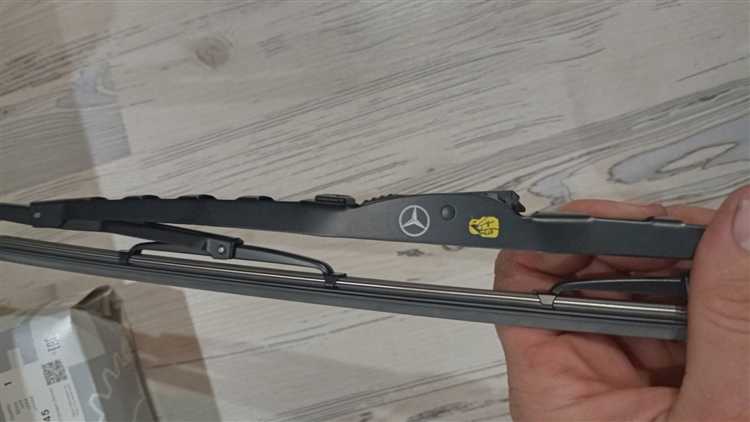 Какое крепление щеток стеклоочистителя mercedes b class
