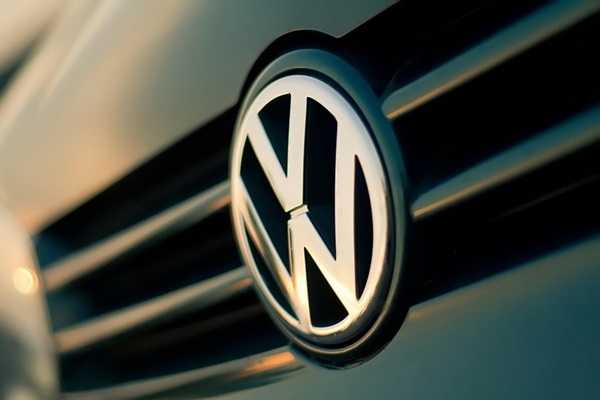 Кто разработал первый дизайн эмблемы Volkswagen