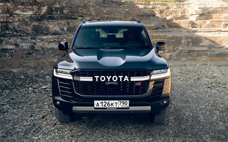 Какую скидку можно получить при покупке Toyota Land Cruiser 300 в 2025 году?