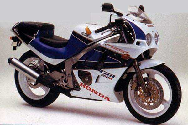 Вес Honda CBR 125R и влияние на маневренность